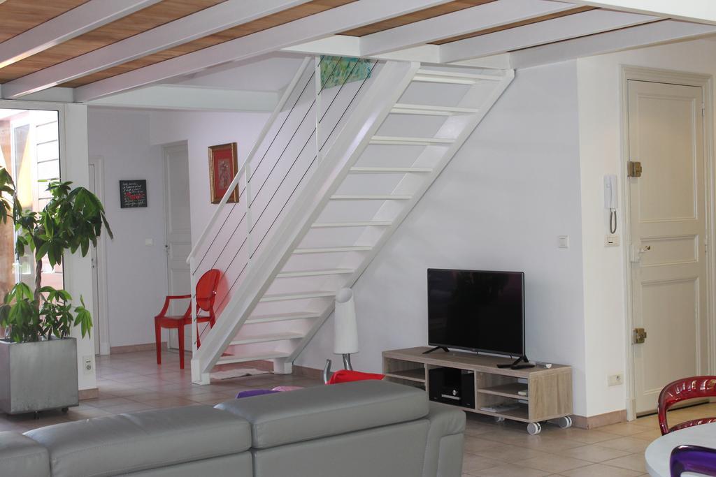 Апартаменти Le Loft De La Robine 110M2 Нарбонн Номер фото